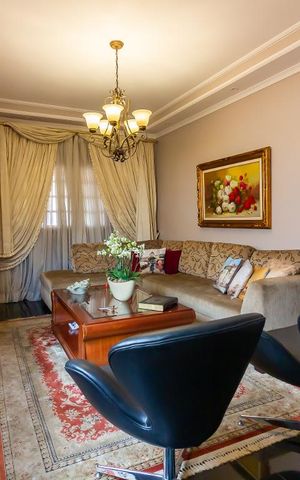 Casa à venda com 300m², 4 quartos e 4 vagas Casa à venda com 300m², 4 quartos e 4 vagasSala