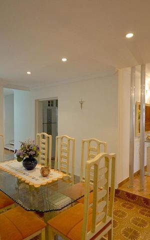 Casa à venda com 252m², 3 quartos e 3 vagas Casa à venda com 252m², 3 quartos e 3 vagasSala