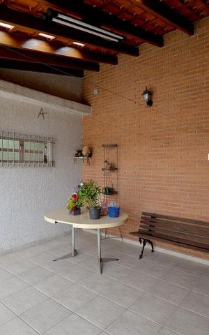 Casa à venda com 252m², 3 quartos e 3 vagas Casa à venda com 252m², 3 quartos e 3 vagasArea Externa