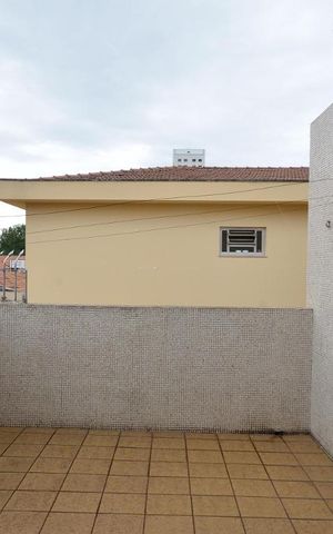 Casa à venda com 252m², 3 quartos e 3 vagas Casa à venda com 252m², 3 quartos e 3 vagasVaranda