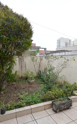 Casa à venda com 252m², 3 quartos e 3 vagas Casa à venda com 252m², 3 quartos e 3 vagasQuintal