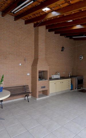 Casa à venda com 252m², 3 quartos e 3 vagas Casa à venda com 252m², 3 quartos e 3 vagasArea Externa