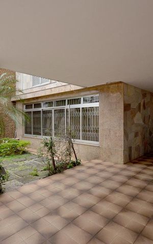 Casa à venda com 252m², 3 quartos e 3 vagas Casa à venda com 252m², 3 quartos e 3 vagasGaragem