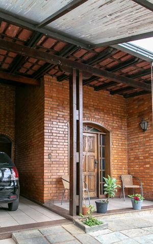 Casa à venda com 155m², 4 quartos e 3 vagasFachada