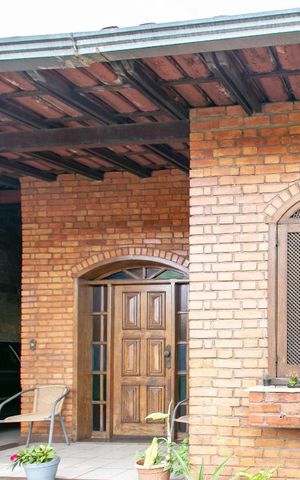 Casa à venda com 155m², 4 quartos e 3 vagasFachada