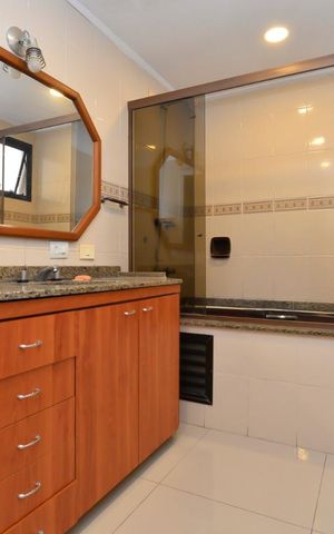 Apartamento à venda com 157m², 4 quartos e 2 vagasBanheiro