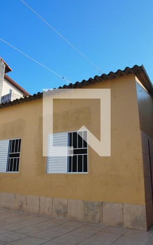 Casa para alugar com 60m², 2 quartos e sem vagaQuintal - Fachada