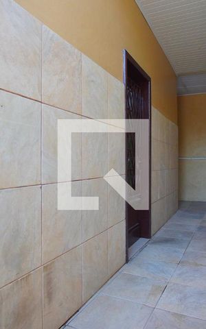 Casa para alugar com 60m², 2 quartos e sem vagaQuintal - Porta de entrada