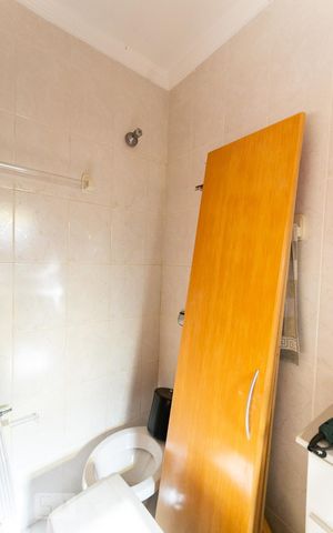 Casa à venda com 264m², 3 quartos e 4 vagas Casa à venda com 264m², 3 quartos e 4 vagasBanheiro da Edícula