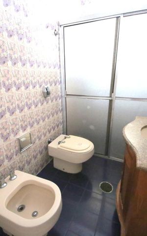 Casa para alugar com 240m², 3 quartos e 2 vagasBanheiro