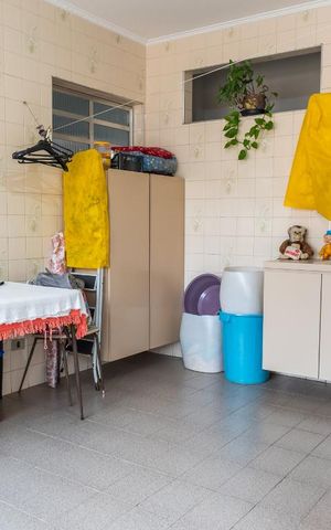 Casa à venda com 712m², 6 quartos e 4 vagas Casa à venda com 712m², 6 quartos e 4 vagasÁrea de serviço