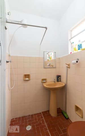 Casa para alugar com 240m², 3 quartos e 2 vagasEdícula - banheiro