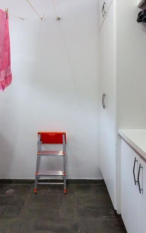 Casa de condomínio à venda com 500m², 4 quartos e 6 vagas Casa de condomínio à venda com 500m², 4 quartos e 6 vagasÁrea de serviço