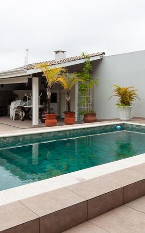 Casa de condomínio à venda com 500m², 4 quartos e 6 vagas Casa de condomínio à venda com 500m², 4 quartos e 6 vagasPiscina