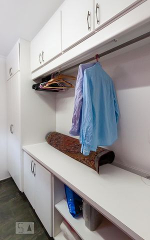 Casa de condomínio à venda com 500m², 4 quartos e 6 vagas Casa de condomínio à venda com 500m², 4 quartos e 6 vagasÁrea de serviço