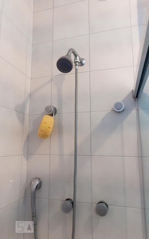 Casa de condomínio à venda com 500m², 4 quartos e 6 vagas Casa de condomínio à venda com 500m², 4 quartos e 6 vagasChuveiro