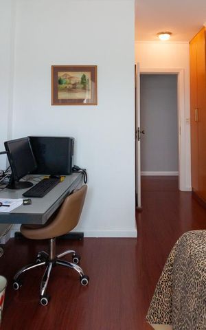 Casa de condomínio à venda com 500m², 4 quartos e 6 vagas Casa de condomínio à venda com 500m², 4 quartos e 6 vagasEscritório