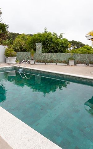 Casa de condomínio à venda com 500m², 4 quartos e 6 vagas Casa de condomínio à venda com 500m², 4 quartos e 6 vagasPiscina