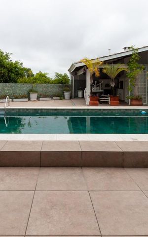 Casa de condomínio à venda com 500m², 4 quartos e 6 vagas Casa de condomínio à venda com 500m², 4 quartos e 6 vagasPiscina