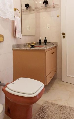 Casa de condomínio à venda com 500m², 4 quartos e 6 vagas Casa de condomínio à venda com 500m², 4 quartos e 6 vagasBanheiro da Suíte 1