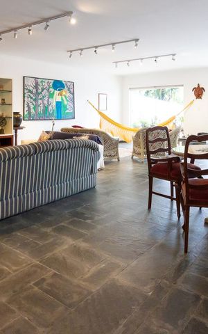 Casa de condomínio à venda com 500m², 4 quartos e 6 vagas Casa de condomínio à venda com 500m², 4 quartos e 6 vagasSubsolo