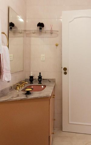 Casa de condomínio à venda com 500m², 4 quartos e 6 vagas Casa de condomínio à venda com 500m², 4 quartos e 6 vagasBanheiro da Suíte 1