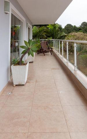 Casa de condomínio à venda com 500m², 4 quartos e 6 vagas Casa de condomínio à venda com 500m², 4 quartos e 6 vagasVaranda
