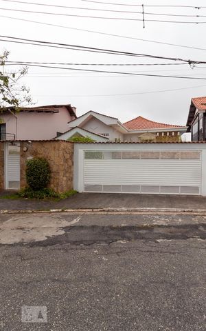 Casa de condomínio à venda com 500m², 4 quartos e 6 vagas Casa de condomínio à venda com 500m², 4 quartos e 6 vagasFachada