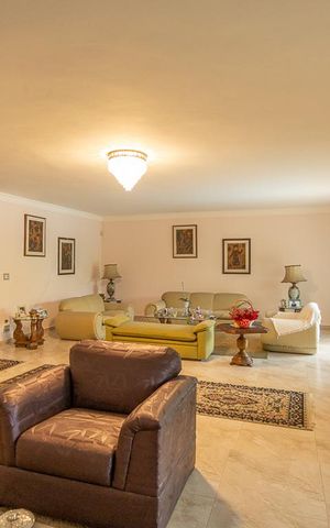 Casa à venda com 450m², 3 quartos e 6 vagasSala