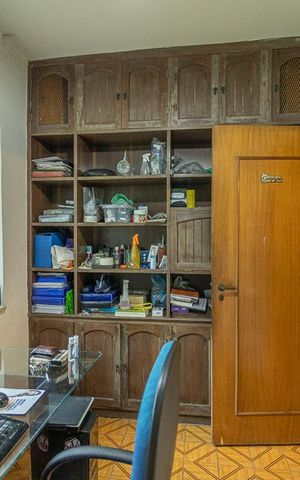 Casa à venda com 450m², 3 quartos e 6 vagasEscritório