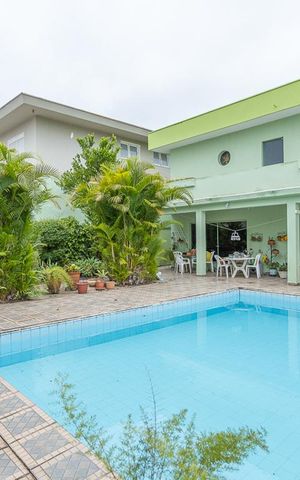 Casa à venda com 450m², 3 quartos e 6 vagasPiscina