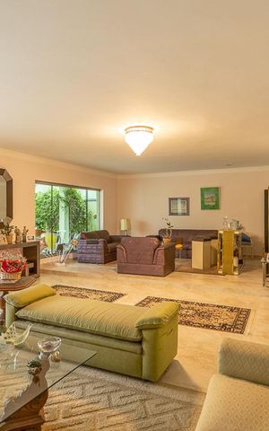 Casa à venda com 450m², 3 quartos e 6 vagasSala