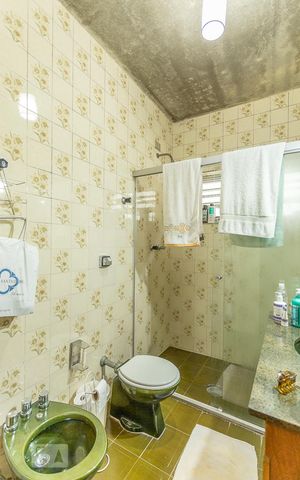 Casa à venda com 450m², 3 quartos e 6 vagasBanheiro Suíte 2
