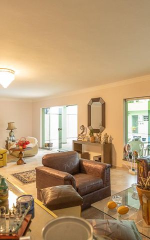 Casa à venda com 450m², 3 quartos e 6 vagasSala