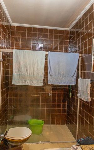 Casa à venda com 450m², 3 quartos e 6 vagasBanheiro Suíte 1