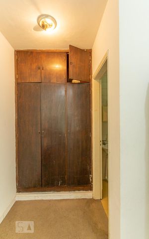 Casa à venda com 450m², 3 quartos e 6 vagasSuíte Serviço