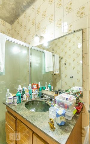 Casa à venda com 450m², 3 quartos e 6 vagasBanheiro Suíte 2