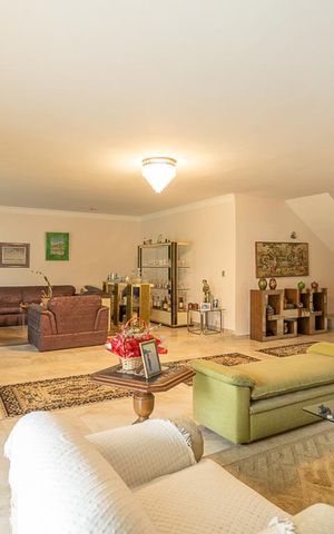 Casa à venda com 450m², 3 quartos e 6 vagasSala