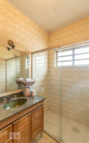 Casa à venda com 450m², 3 quartos e 6 vagasBanheiro Suíte 3