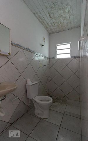 Casa para alugar com 26m², 1 quarto e sem vaga Casa para alugar com 26m², 1 quarto e sem vagaBanheiro