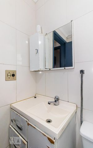 Apartamento à venda com 56m², 2 quartos e 1 vaga Apartamento à venda com 56m², 2 quartos e 1 vagaBanheiro