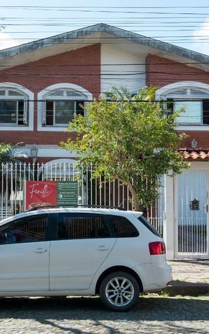 Casa à venda com 243m², 4 quartos e 3 vagasFachada