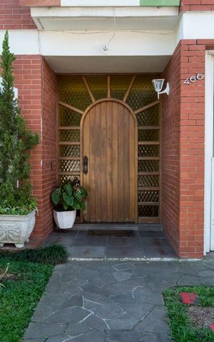 Casa à venda com 243m², 4 quartos e 3 vagasEntrada