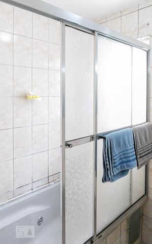 Apartamento à venda com 107m², 3 quartos e 1 vaga Apartamento à venda com 107m², 3 quartos e 1 vagaBanheiro da Suíte