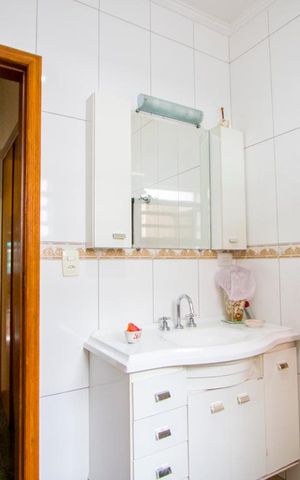 Casa à venda com 431m², 2 quartos e 1 vaga Casa à venda com 431m², 2 quartos e 1 vagaBanheiro social