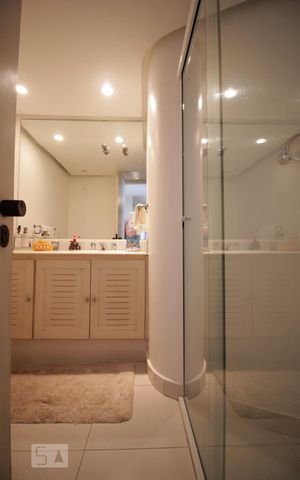 Apartamento à venda com 180m², 3 quartos e 3 vagasBanheiro da suíte 1