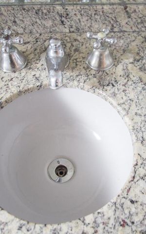 Apartamento à venda com 98m², 3 quartos e 2 vagasDetalhe Banheiro