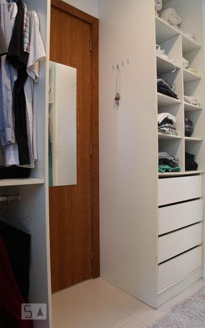 Casa de condomínio à venda com 400m², 4 quartos e 2 vagasCloset da suíte 2