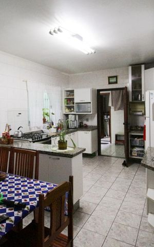 Casa à venda com 150m², 3 quartos e 2 vagas Casa à venda com 150m², 3 quartos e 2 vagasCozinha