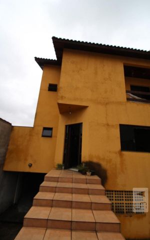 Casa à venda com 223m², 3 quartos e 3 vagasFachada